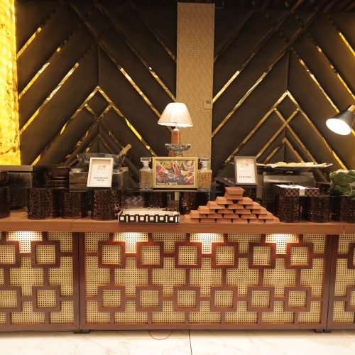 Live Chaat Counters vs Traditional Catering: What Works Best for Luxury Events?